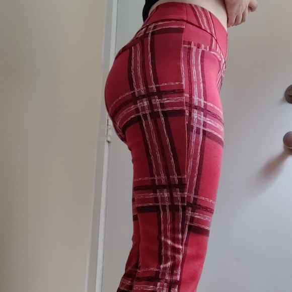 Red patterned pant - Picture 3 of 6